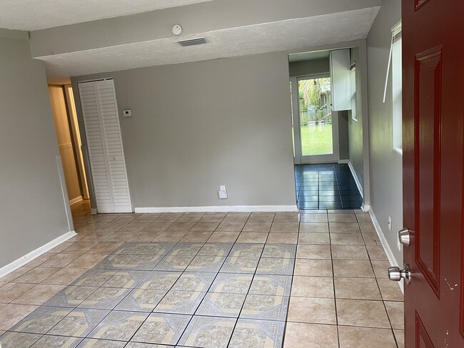 2215 W 12th St in Jacksonville, FL - Building Photo - Building Photo