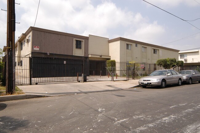 6935 Hinds Ave in North Hollywood, CA - Building Photo - Building Photo