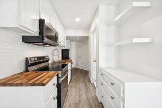 1011 W 10th St in Houston, TX - Building Photo - Building Photo