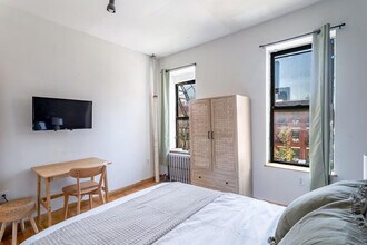 338 W 39th St in New York, NY - Building Photo - Building Photo