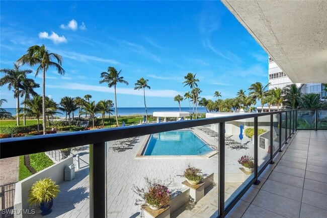 property at 4901 Gulf Shore Blvd N