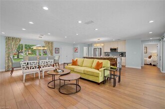 2218 Kings Lake Blvd in Naples, FL - Building Photo - Building Photo