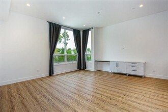 39 Washington Ave, Unit 312 in Pleasantville, NY - Building Photo - Building Photo