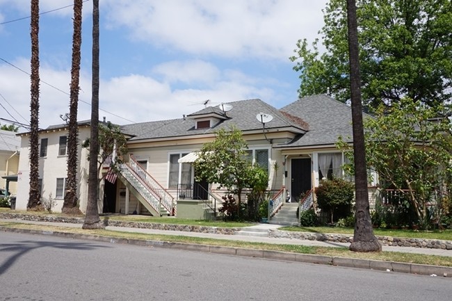 1002-1004 N French St in Santa Ana, CA - Building Photo - Building Photo