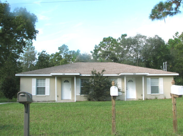 9320 N Travis Dr in Citrus Springs, FL - Building Photo