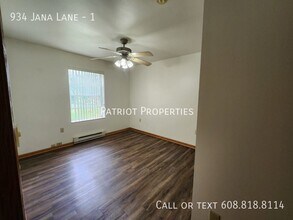 934 Jana Ln in Madison, WI - Building Photo - Building Photo