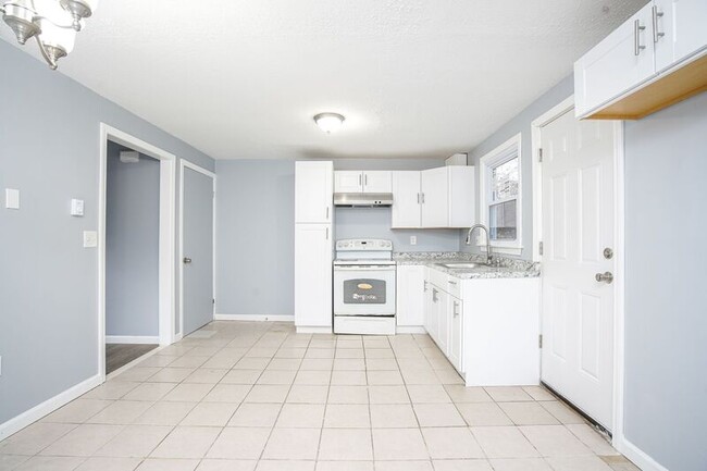 77 Chester St in Springfield, MA - Building Photo - Building Photo