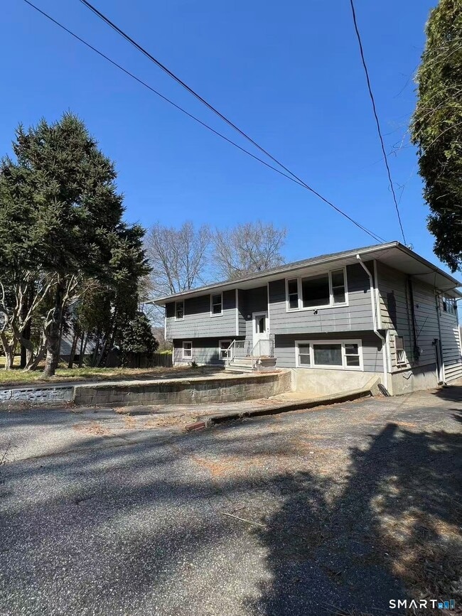 158 River Rd in Shelton, CT - Building Photo - Building Photo