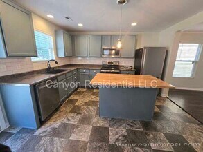 4239 Oak Pointe Dr in Winston-Salem, NC - Building Photo - Building Photo