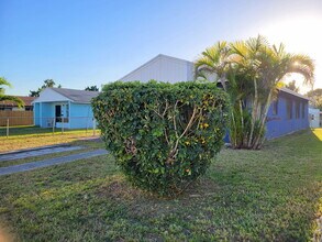 1938 NW 2nd Ct in Miami, FL - Building Photo - Building Photo