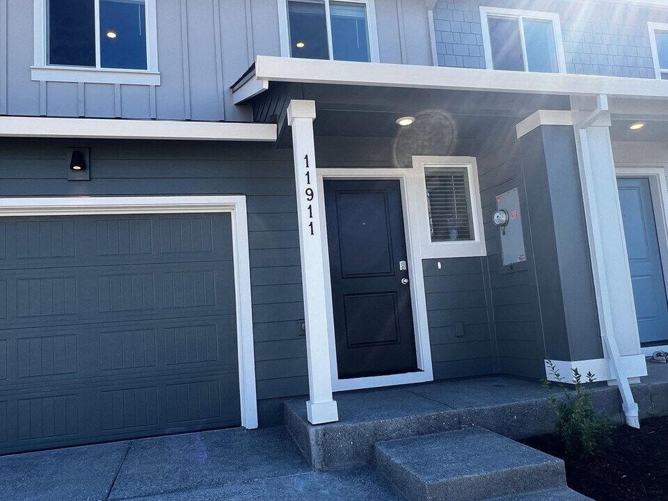 11911 NE 104th St in Vancouver, WA - Building Photo