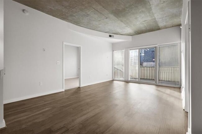 250 Pharr Rd NE in Atlanta, GA - Building Photo - Building Photo