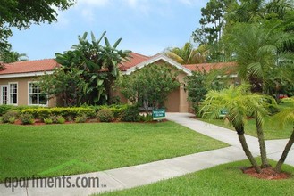 Woodlake Apartments in West Palm Beach, FL - Building Photo - Building Photo