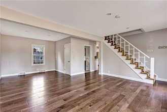 121 Nichols Ave in Shelton, CT - Building Photo - Building Photo