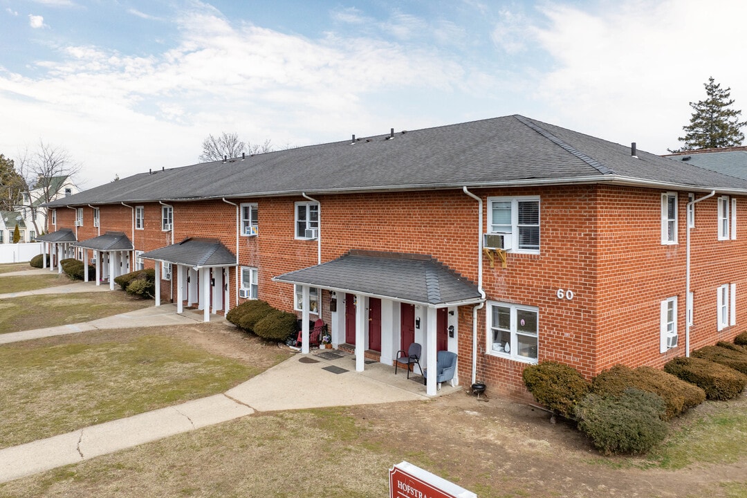 60 Hendrickson Ave in Hempstead, NY - Building Photo