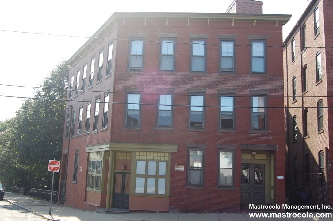 26 Beacon St in Chelsea, MA - Building Photo