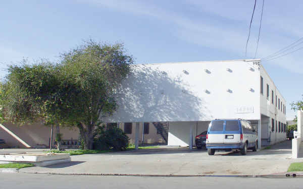 14715 S Berendo Ave in Gardena, CA - Building Photo