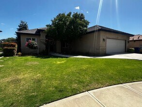 11109 Wilkesboro Ct in Bakersfield, CA - Building Photo - Building Photo
