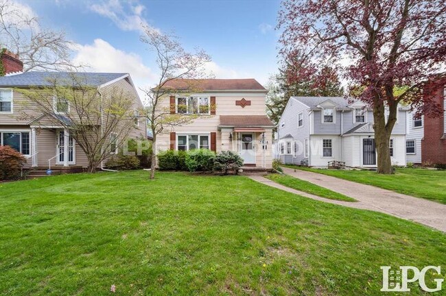 property at 2834 Sherbrooke Rd