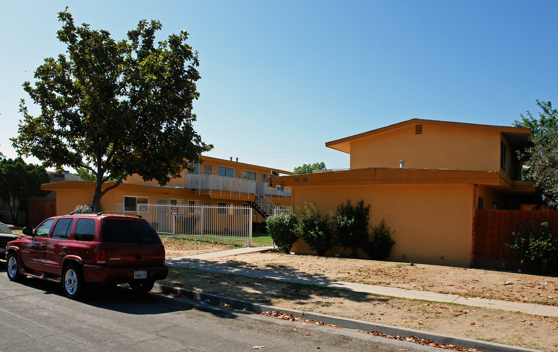 El Camino Terrace in Fresno, CA - Foto de edificio