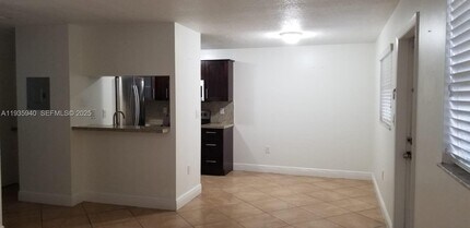 15639 SW 73rd Cir Terrace in Miami, FL - Building Photo - Building Photo