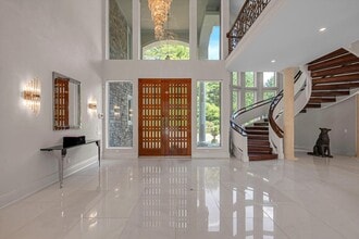 55 Coves Run in Syosset, NY - Building Photo - Building Photo