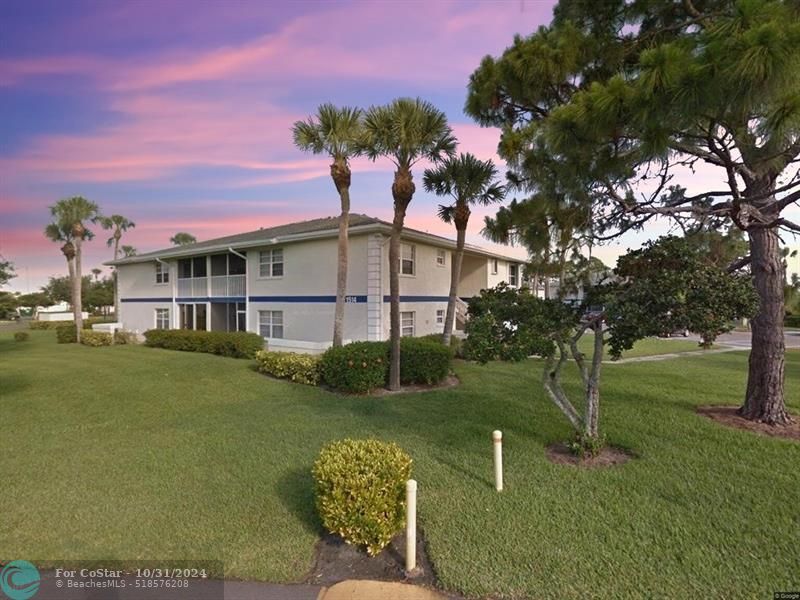 1512 SE Royal Green Cir in Port St. Lucie, FL - Building Photo