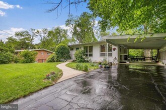 1639 Wrightson Dr in McLean, VA - Building Photo - Building Photo