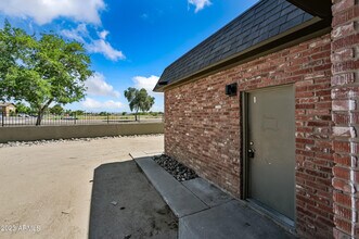 7956 W Glendale Ave in Glendale, AZ - Building Photo - Building Photo