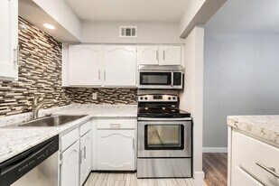 4114 Avondale Ave, Unit 4