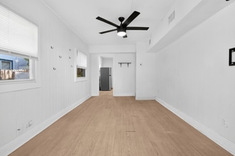 3525-3550 50th Ave N in St. Petersburg, FL - Foto de edificio - Building Photo