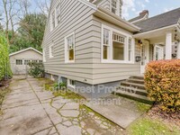 2230 SE 51st Ave in Portland, OR - Foto de edificio - Building Photo