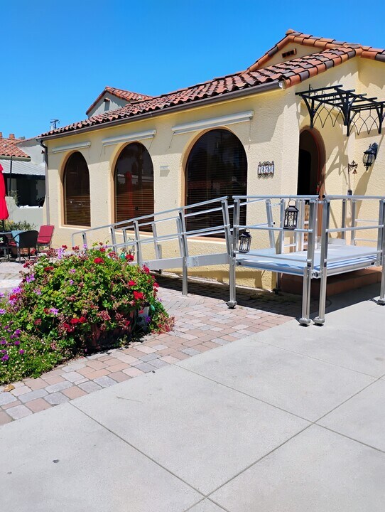 170 Granada Ave in Long Beach, CA - Building Photo