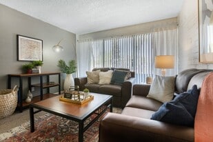 Campus Crossings on 8th Street in Tucson, AZ - Building Photo