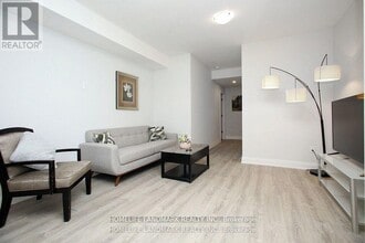 42 Seguin St in Richmond Hill, ON - Building Photo - Building Photo