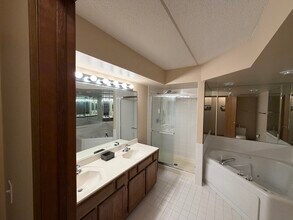 6401 W Berteau Ave in Chicago, IL - Building Photo - Building Photo