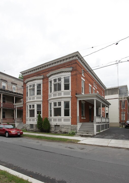 5 Union St in Glens Falls, NY - Foto de edificio