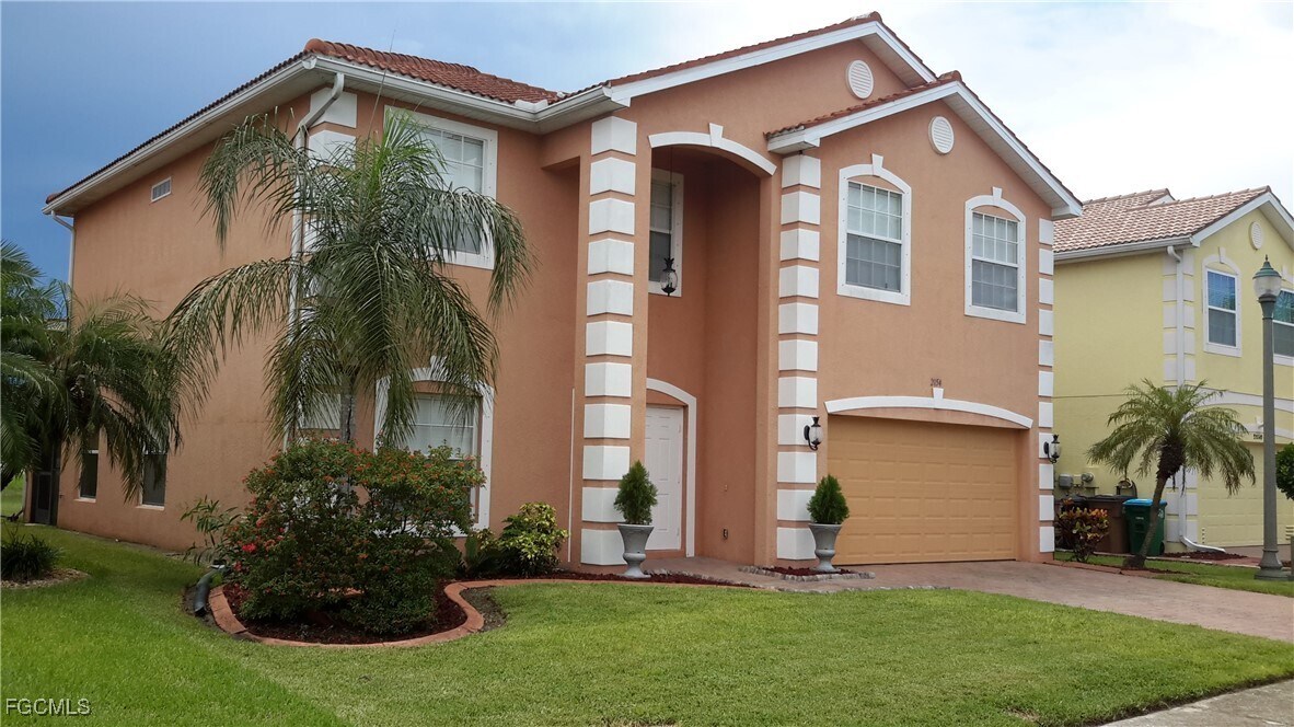 2054 Willow Branch Dr in Cape Coral, FL - Building Photo