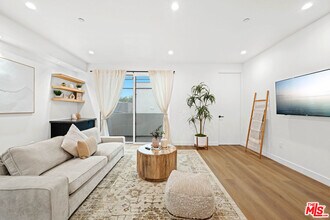 835 N McCadden Pl in Los Angeles, CA - Building Photo - Building Photo