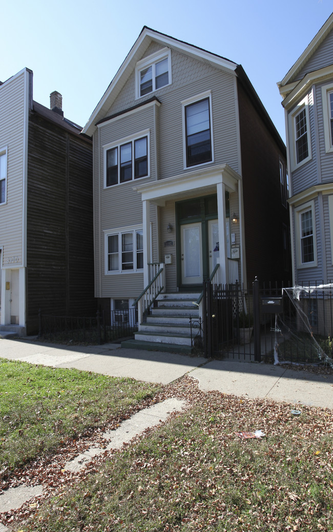 3102 N Southport Ave in Chicago, IL - Foto de edificio - Building Photo