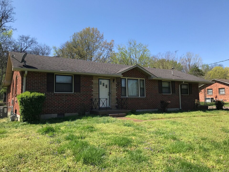 240 Margo Ln in Nashville, TN - Building Photo