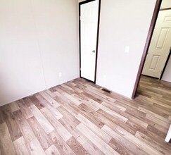 7028 Bayview Dr in Fair Haven, MI - Foto de edificio - Building Photo