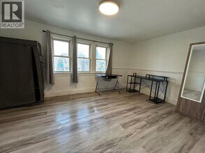 415 Rankin Ave in Windsor, ON - Foto de edificio - Building Photo
