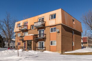 2315 De Vérone Rue in Laval, QC - Building Photo