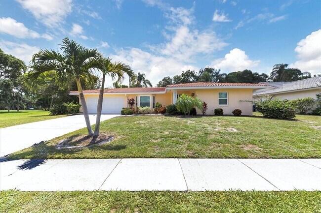 2943 Tuckerstown Dr in Sarasota, FL - Building Photo - Building Photo