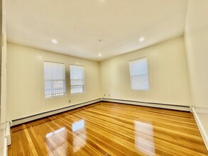 33 Holborn St, Unit 1 in Boston, MA - Building Photo - Building Photo