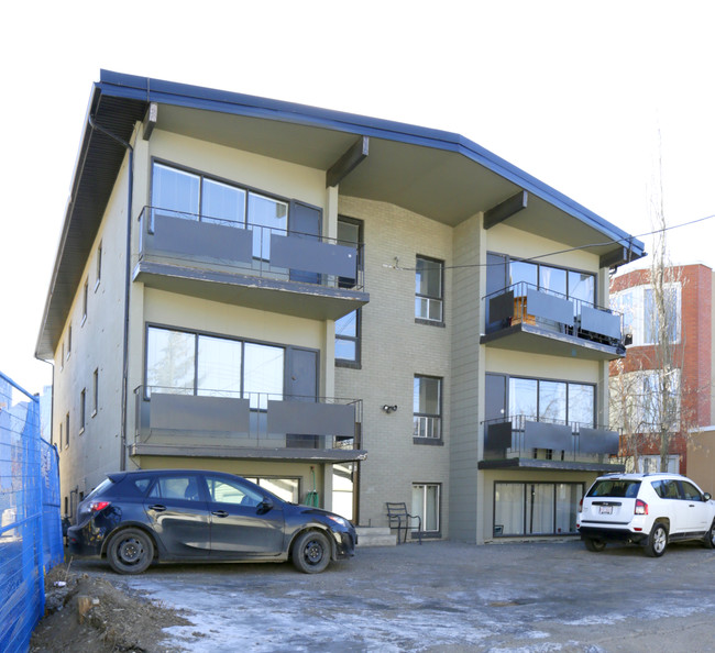 708 Memorial Dr NW in Calgary, AB - Building Photo - Building Photo