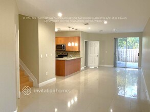 7663 N Southwood Cir in Davie, FL - Building Photo - Building Photo