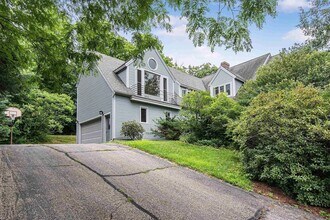 11 Harbor Ridge Rd in South Burlington, VT - Building Photo - Building Photo
