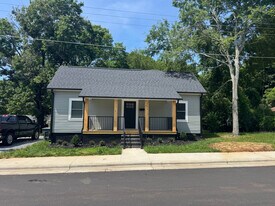 331 E Lowrance Ave in Mooresville, NC - Building Photo